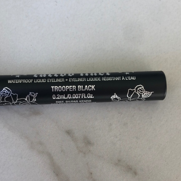 5/$25! KAT VON D Tattoo Eyeliner Black - Picture 2 of 3